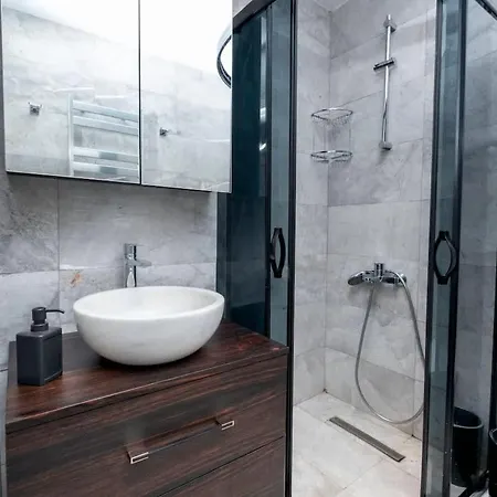 3-bedroom With 2 Bathrooms Apartment *