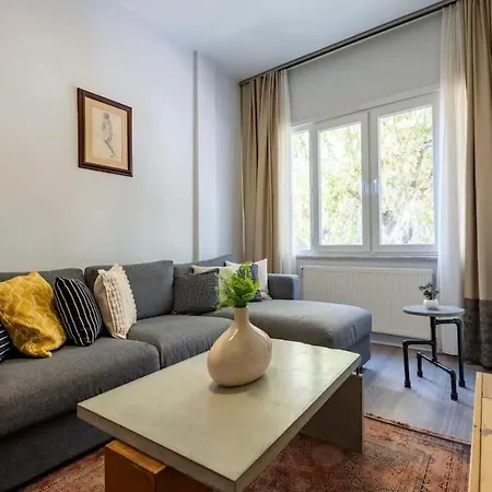 3-bedroom With 2 Bathrooms Apartment Istanbul
